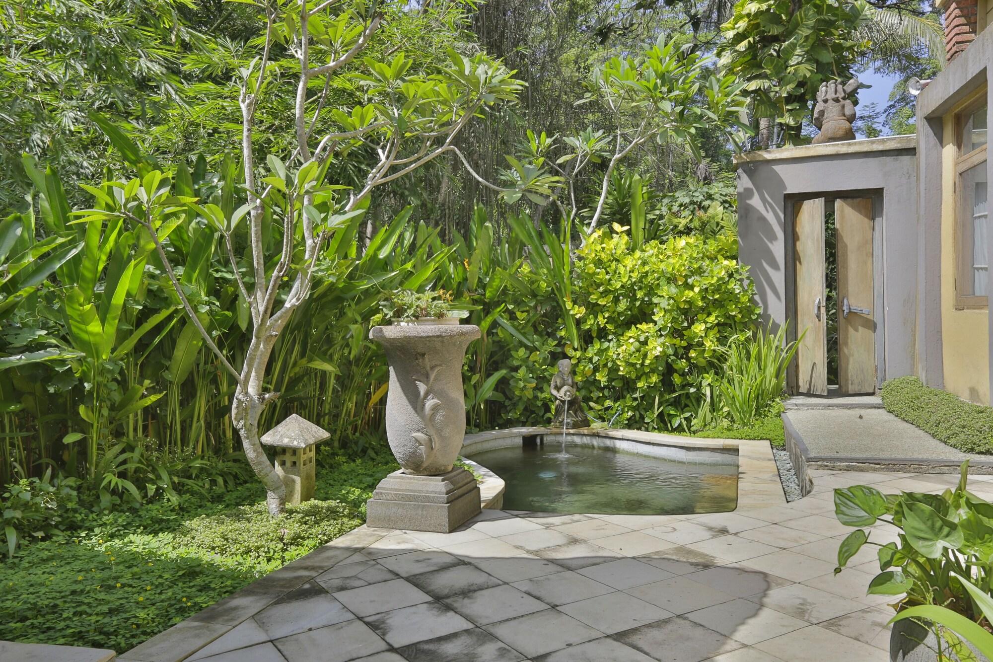 Alam Puri Art Museum Resort & Spa Dempasar Exterior foto
